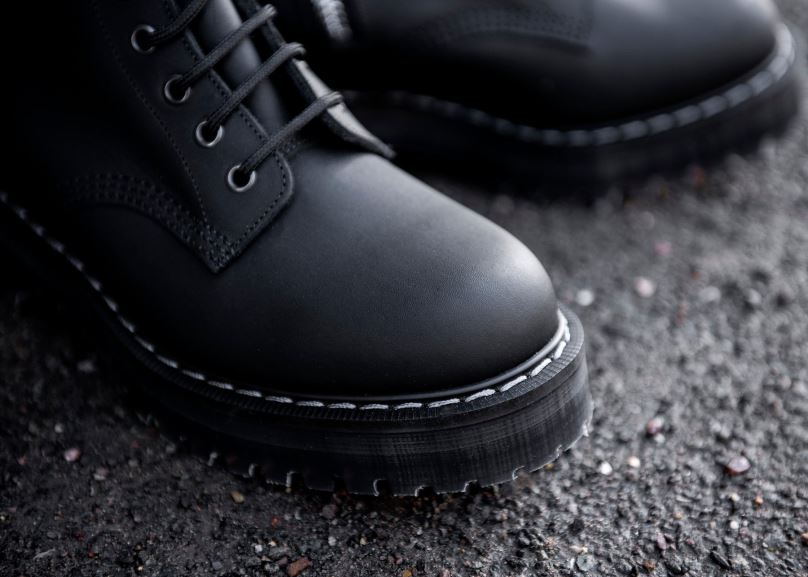 Frauen Solovair Schwarzer, Fettiger Derby-stiefel Mit Plateau Und 8-loch-reißverschluss 0284f297